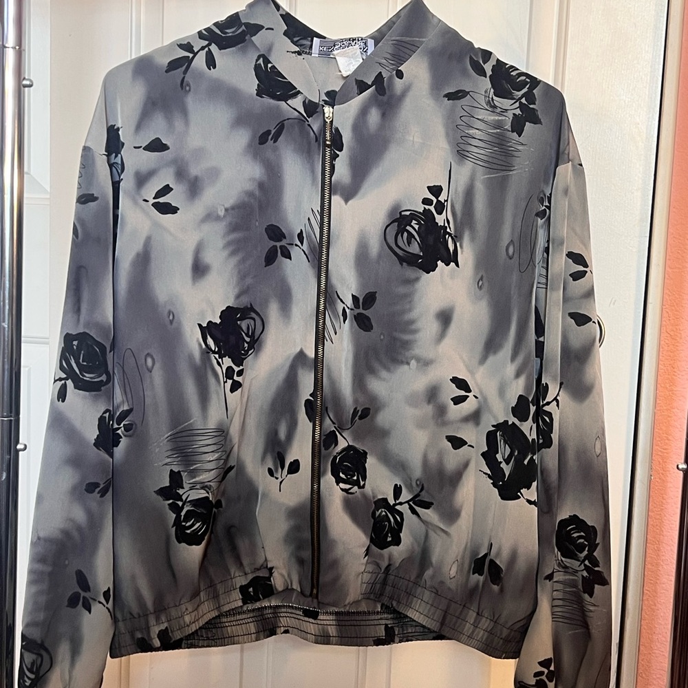($15) Beautiful soft Gray and Black Artistic Bomber Jacket with Zip-Up Design
)